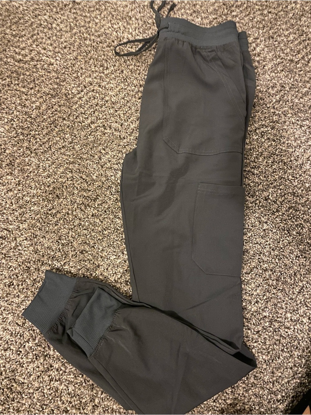 Women's gray drawstring scrub pants with pockets - Picture 2 of 5